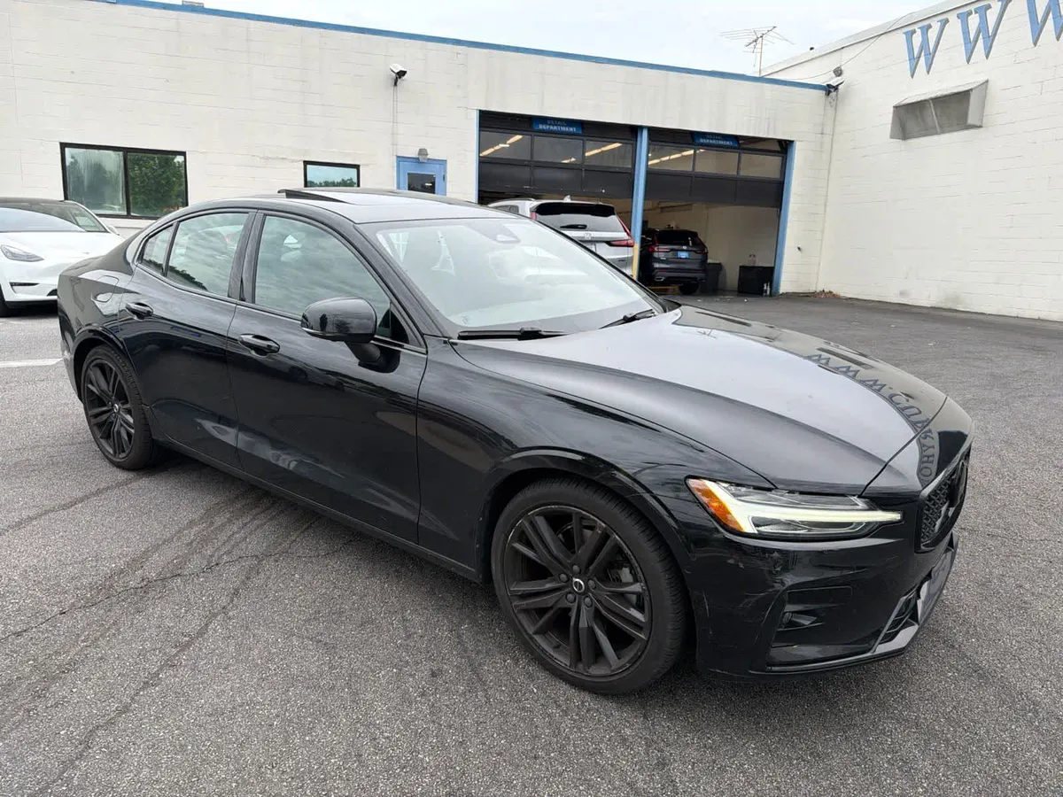 2024 Volvo S60 B5 Plus Black Edition thumbnail 13