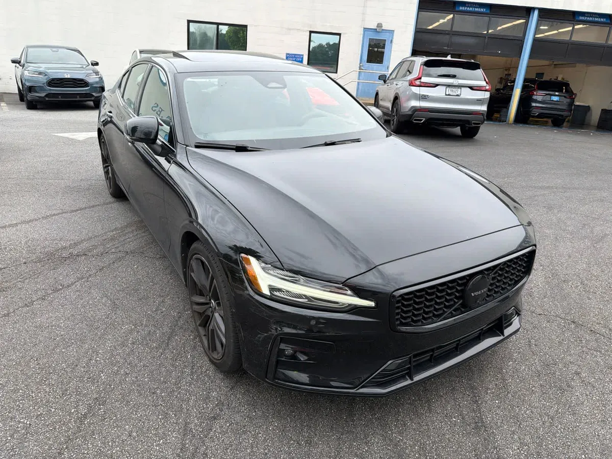 2024 Volvo S60 B5 Plus Black Edition thumbnail 14