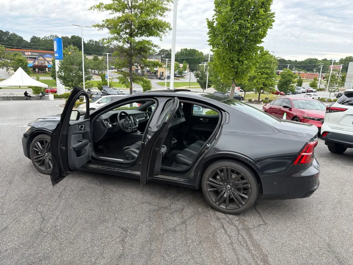 2024 Volvo S60 B5 Plus Black Edition thumbnail 20