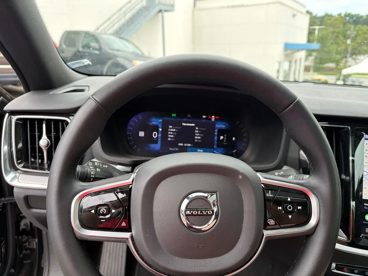 2024 Volvo S60 B5 Plus Black Edition thumbnail 25