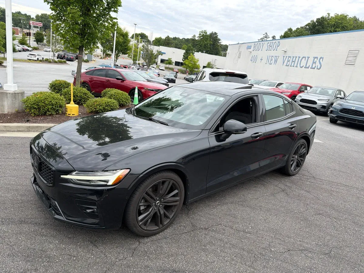 2024 Volvo S60 B5 Plus Black Edition thumbnail 5
