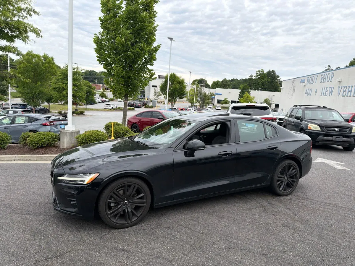 2024 Volvo S60 B5 Plus Black Edition thumbnail 6