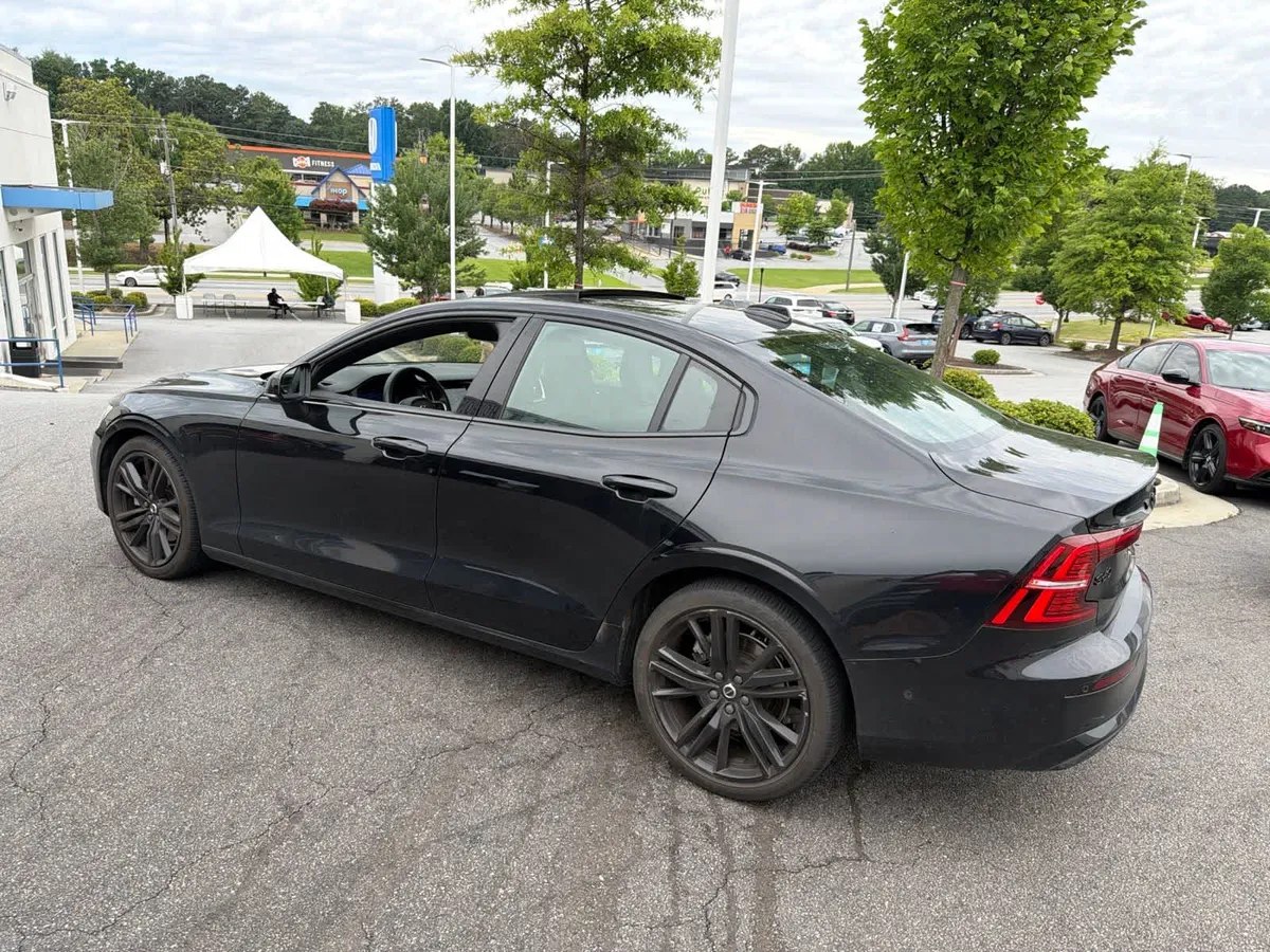 2024 Volvo S60 B5 Plus Black Edition thumbnail 8