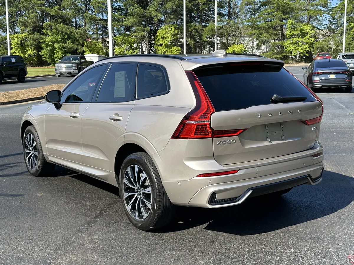 2024 Volvo XC60 B5 AWD Plus Dark Theme thumbnail 10