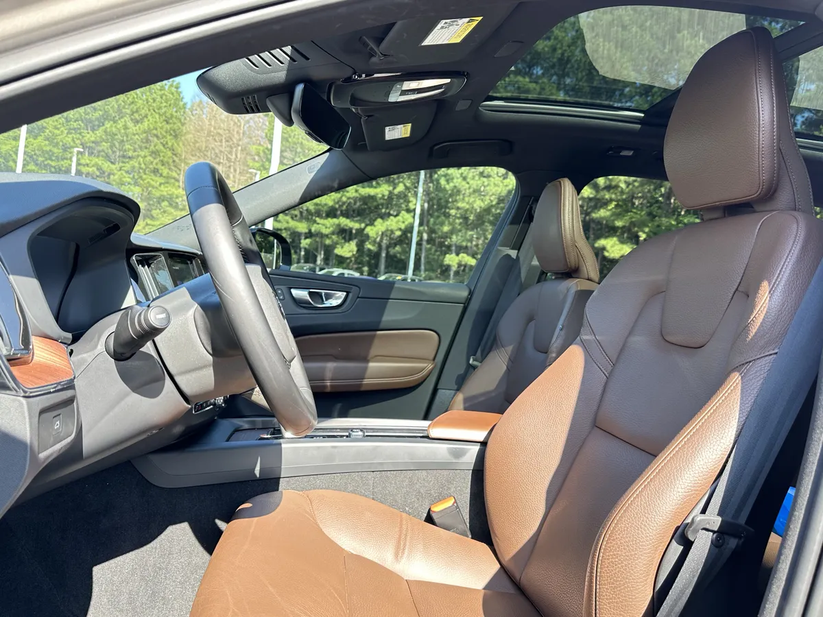 2024 Volvo XC60 B5 AWD Plus Dark Theme thumbnail 6