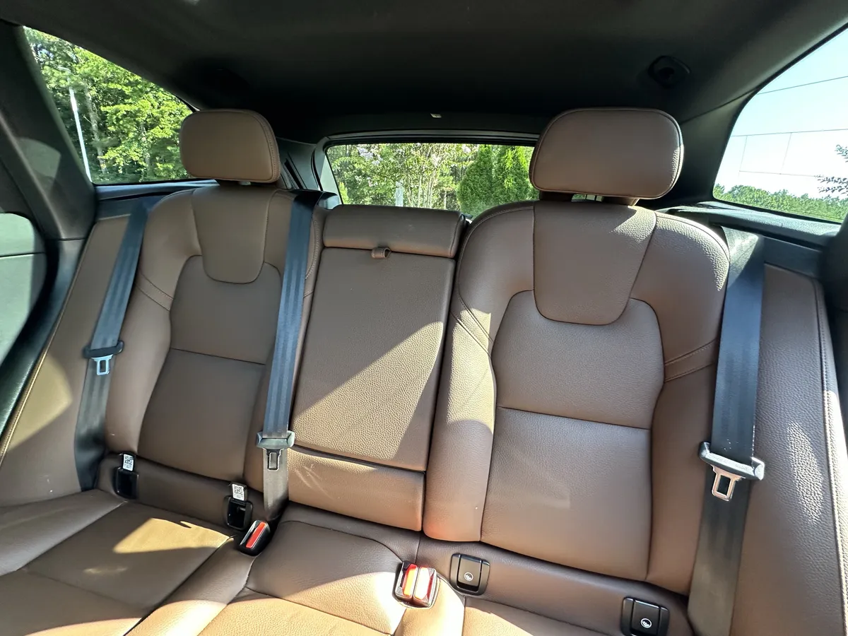 2024 Volvo XC60 B5 AWD Plus Dark Theme thumbnail 9