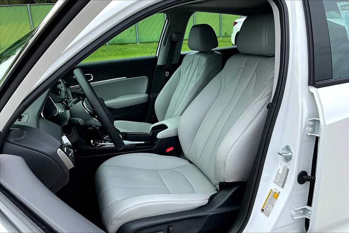 2025 Acura Integra thumbnail 9