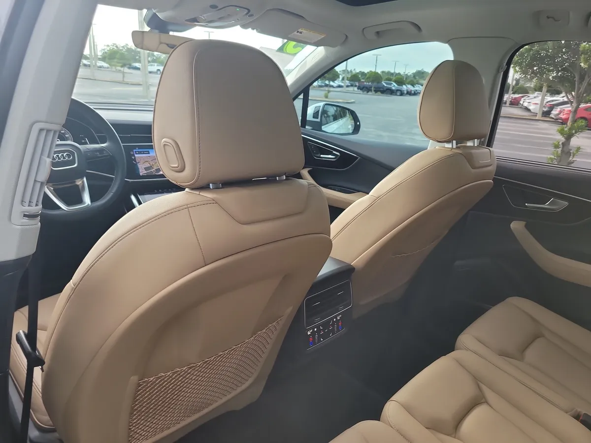 2025 Audi Q7 55 Premium thumbnail 14
