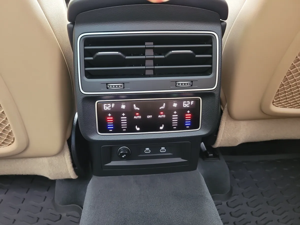 2025 Audi Q7 55 Premium thumbnail 17