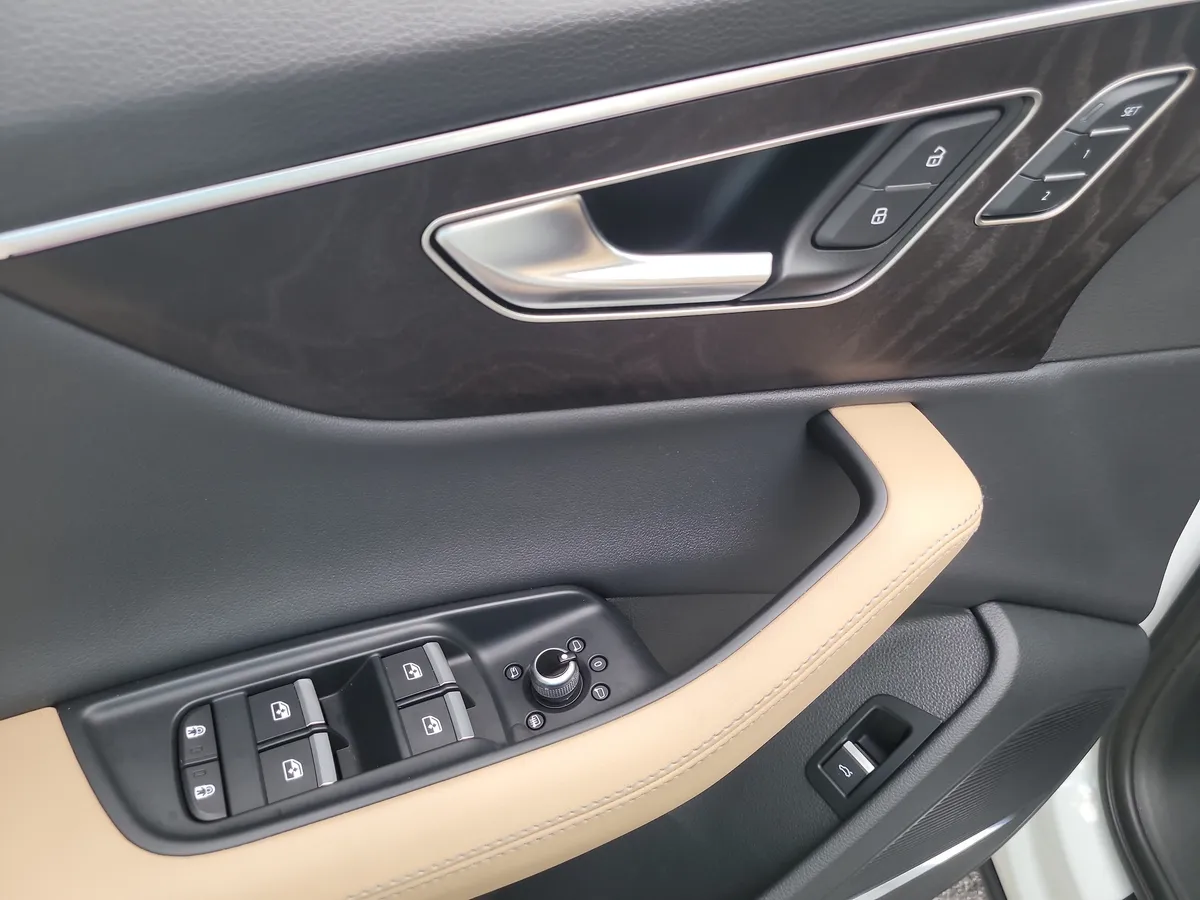 2025 Audi Q7 55 Premium thumbnail 19