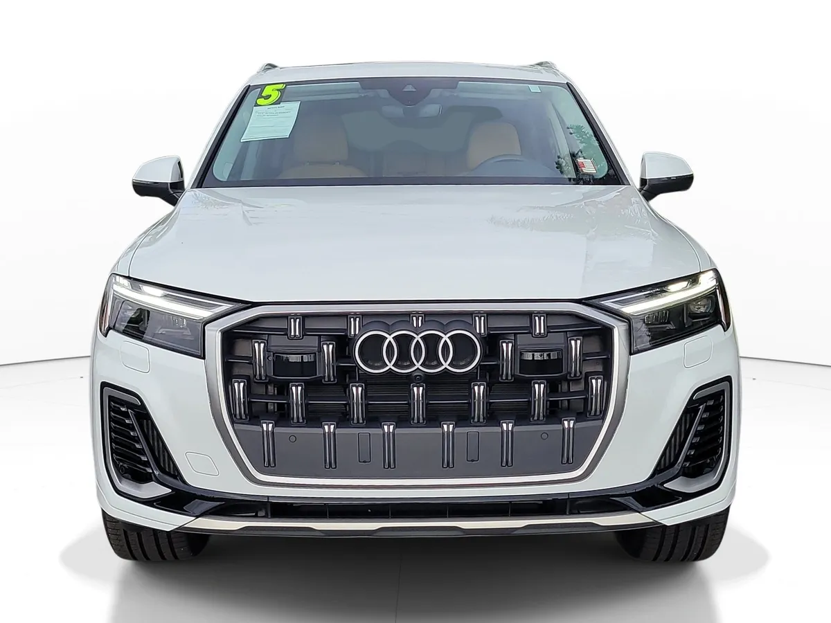2025 Audi Q7 55 Premium thumbnail 2