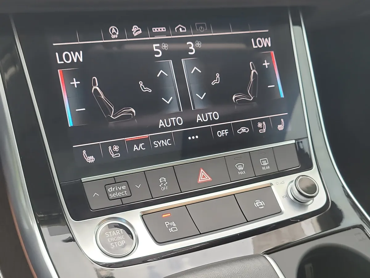 2025 Audi Q7 55 Premium thumbnail 28