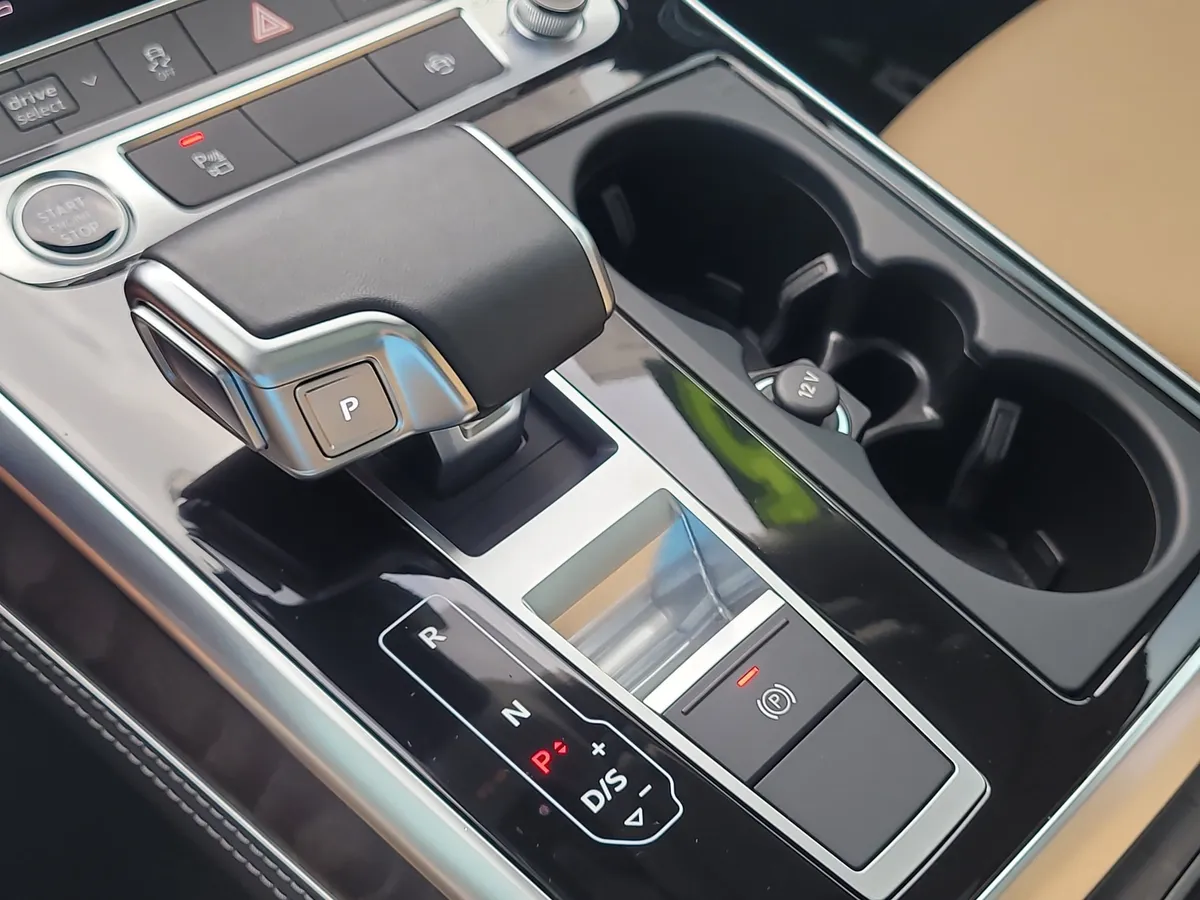 2025 Audi Q7 55 Premium thumbnail 29