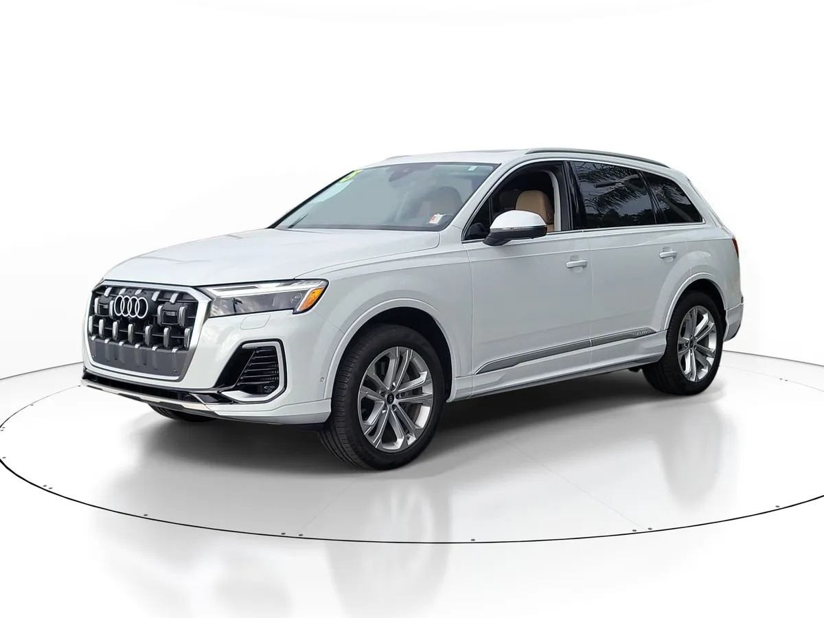 2025 Audi Q7 55 Premium thumbnail 3