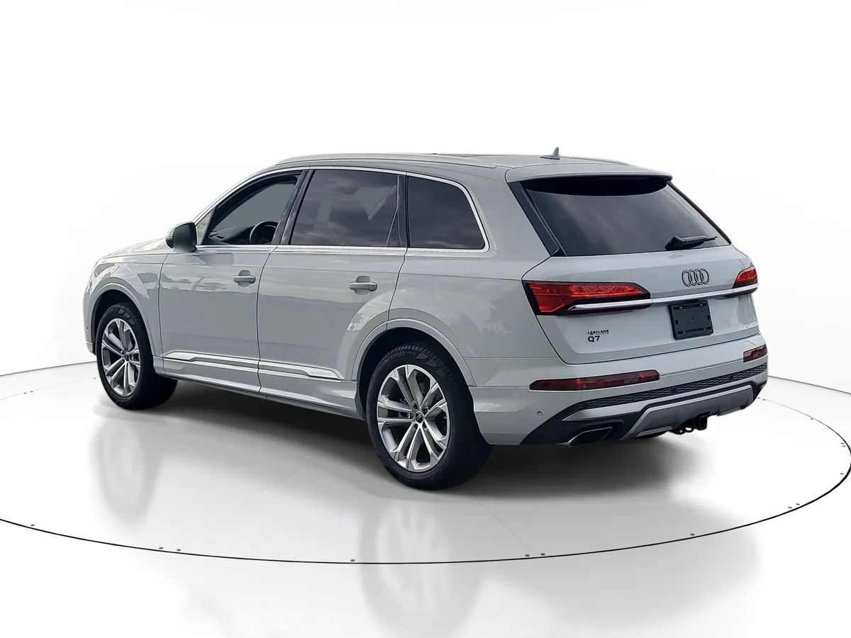 2025 Audi Q7 55 Premium thumbnail 4