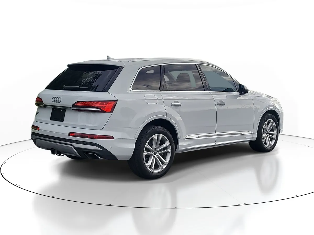 2025 Audi Q7 55 Premium thumbnail 6