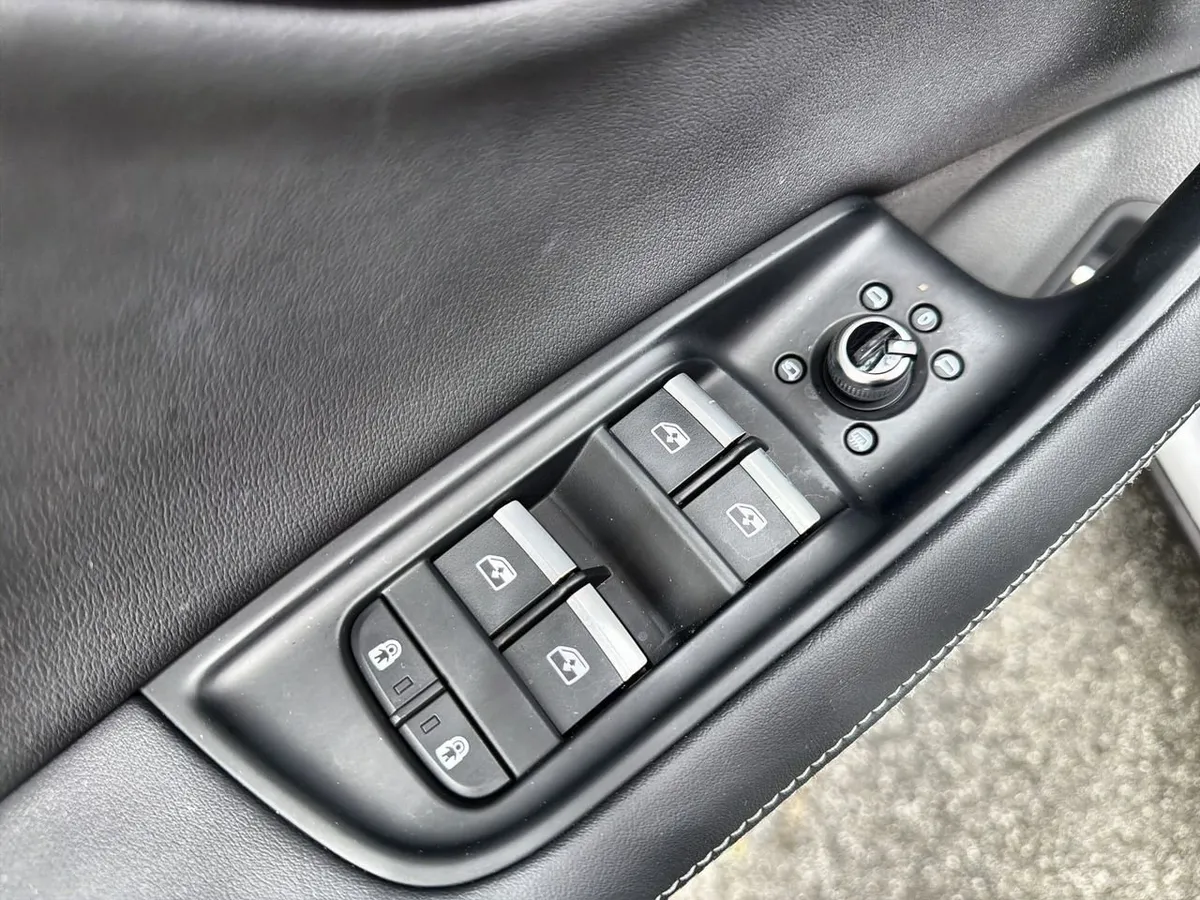 2025 Audi Q7 Premium Plus 55 TFSI quattro Tiptronic thumbnail 19
