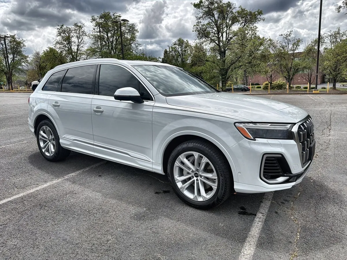 2025 Audi Q7 Premium Plus 55 TFSI quattro Tiptronic thumbnail 2
