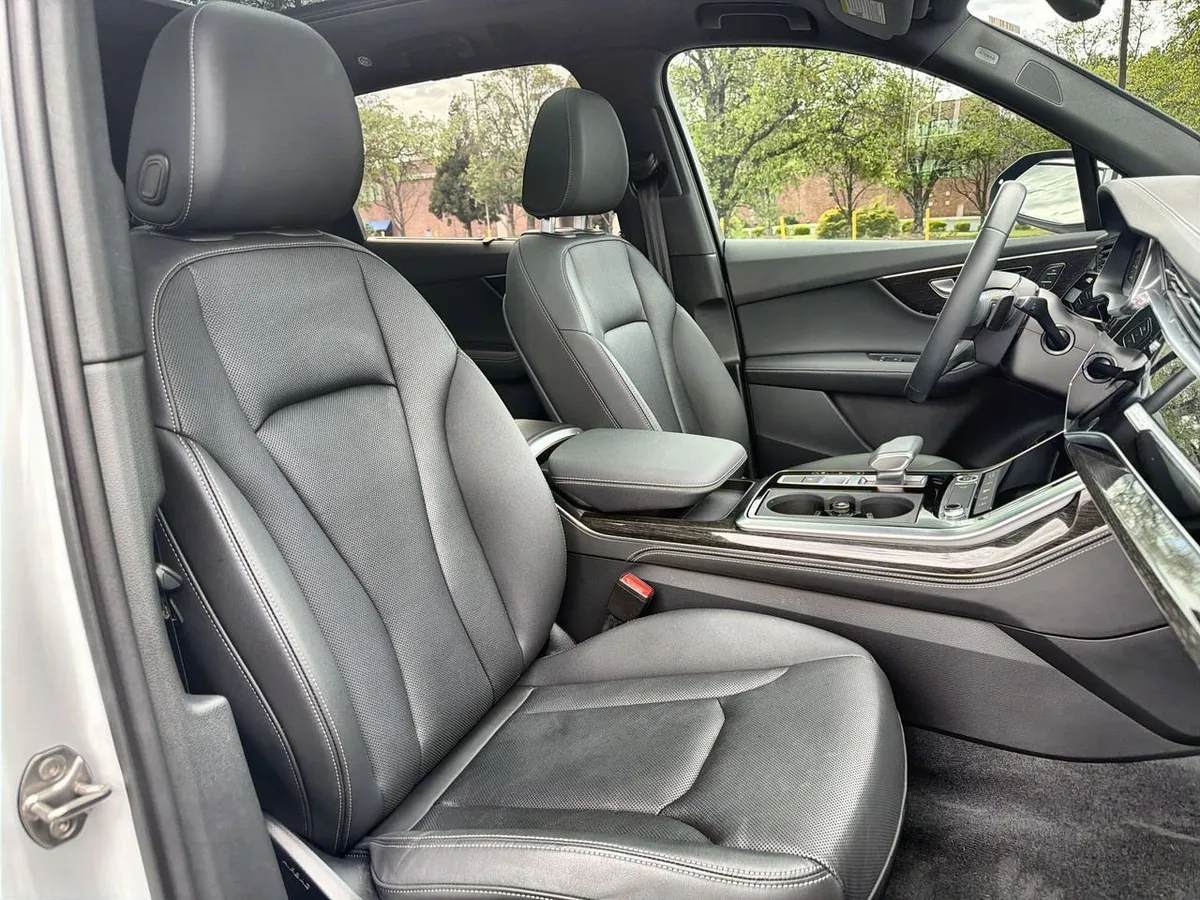 2025 Audi Q7 Premium Plus 55 TFSI quattro Tiptronic thumbnail 23
