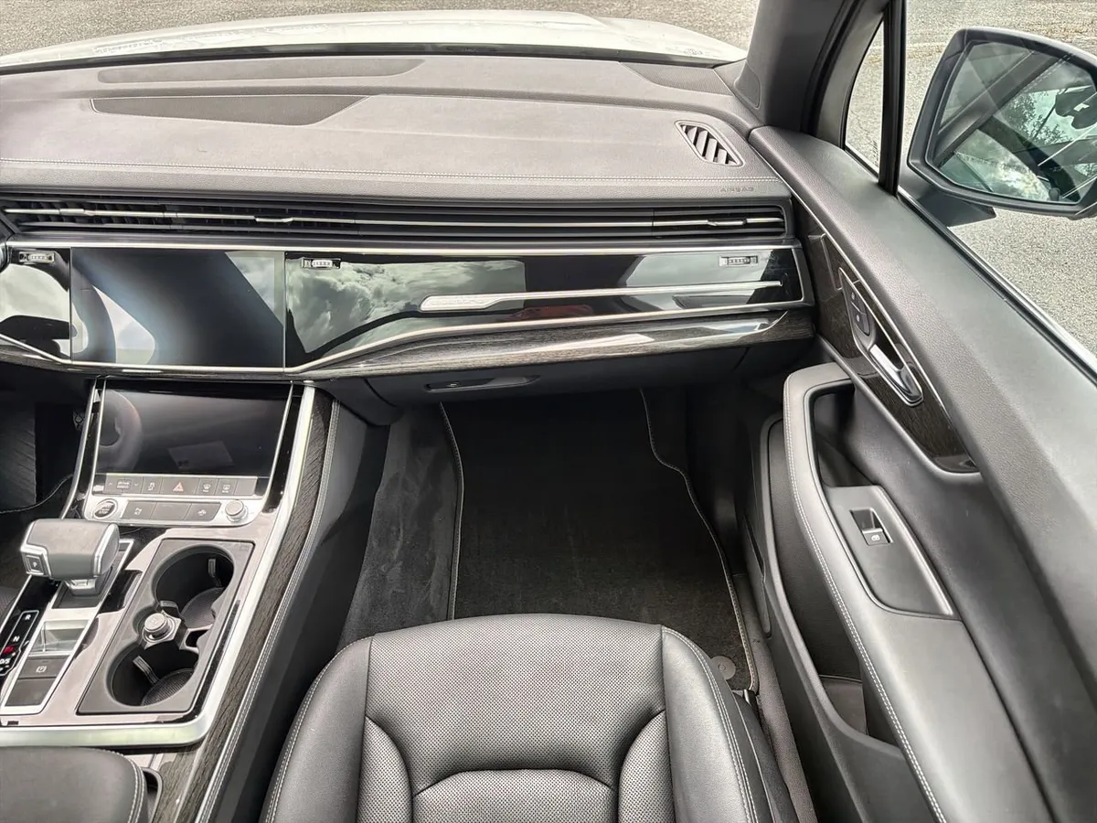 2025 Audi Q7 Premium Plus 55 TFSI quattro Tiptronic thumbnail 24