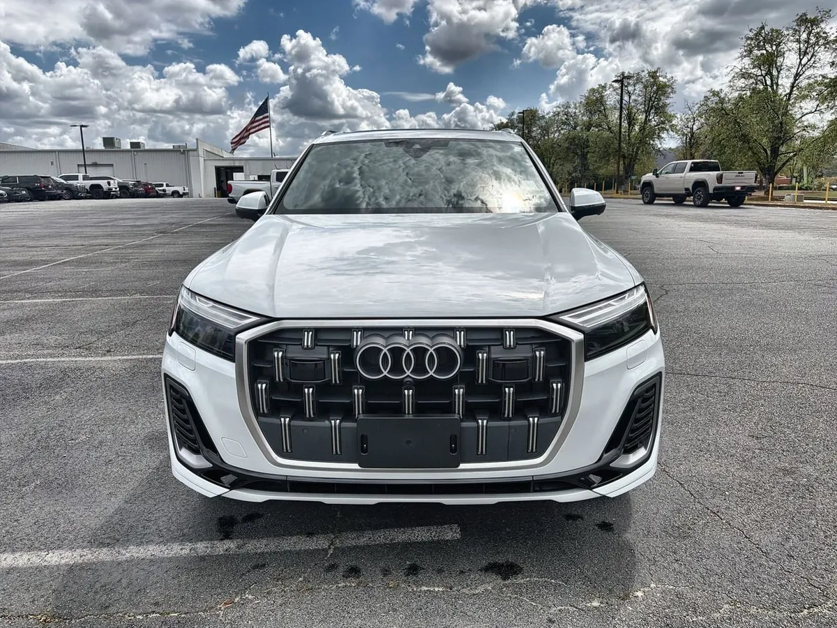2025 Audi Q7 Premium Plus 55 TFSI quattro Tiptronic thumbnail 3