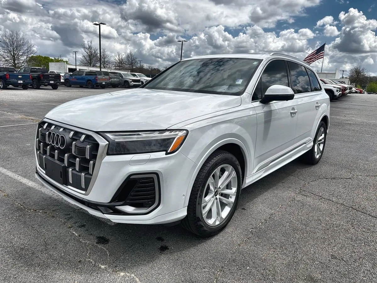 2025 Audi Q7 Premium Plus 55 TFSI quattro Tiptronic thumbnail 4