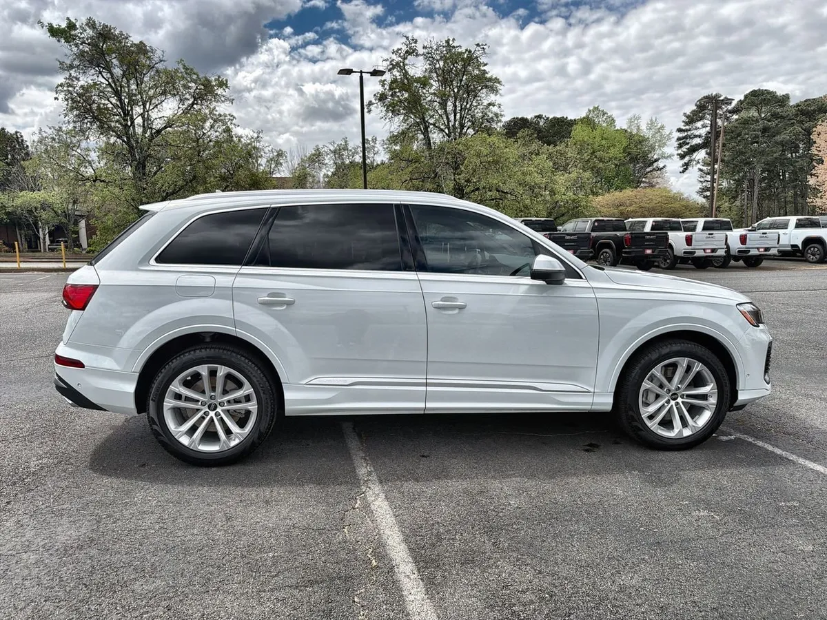 2025 Audi Q7 Premium Plus 55 TFSI quattro Tiptronic thumbnail 9