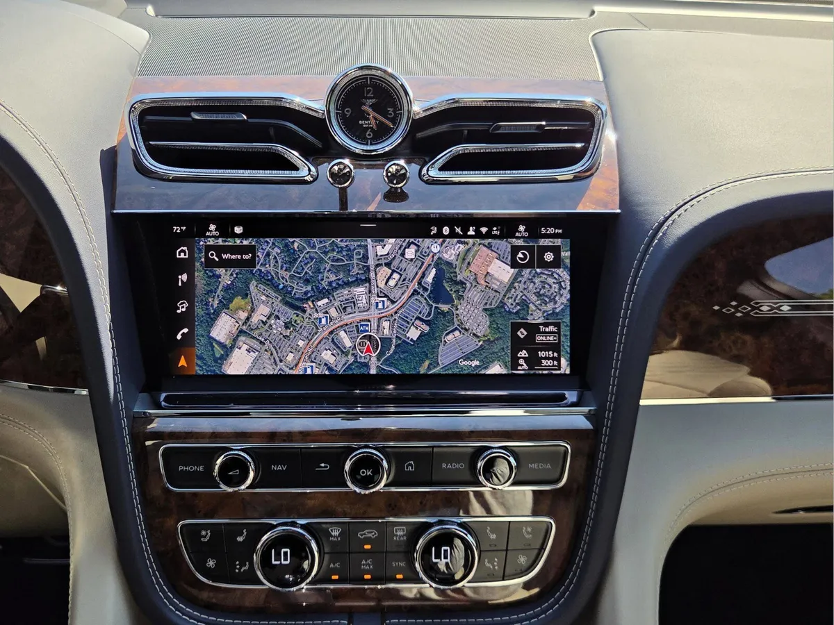 2025 Bentley Bentayga V8 thumbnail 34