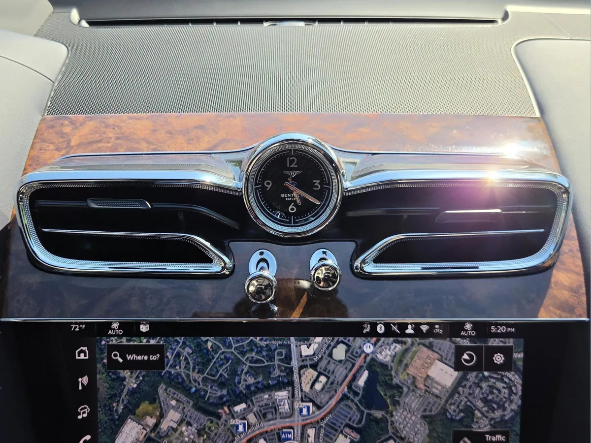 2025 Bentley Bentayga V8 thumbnail 35