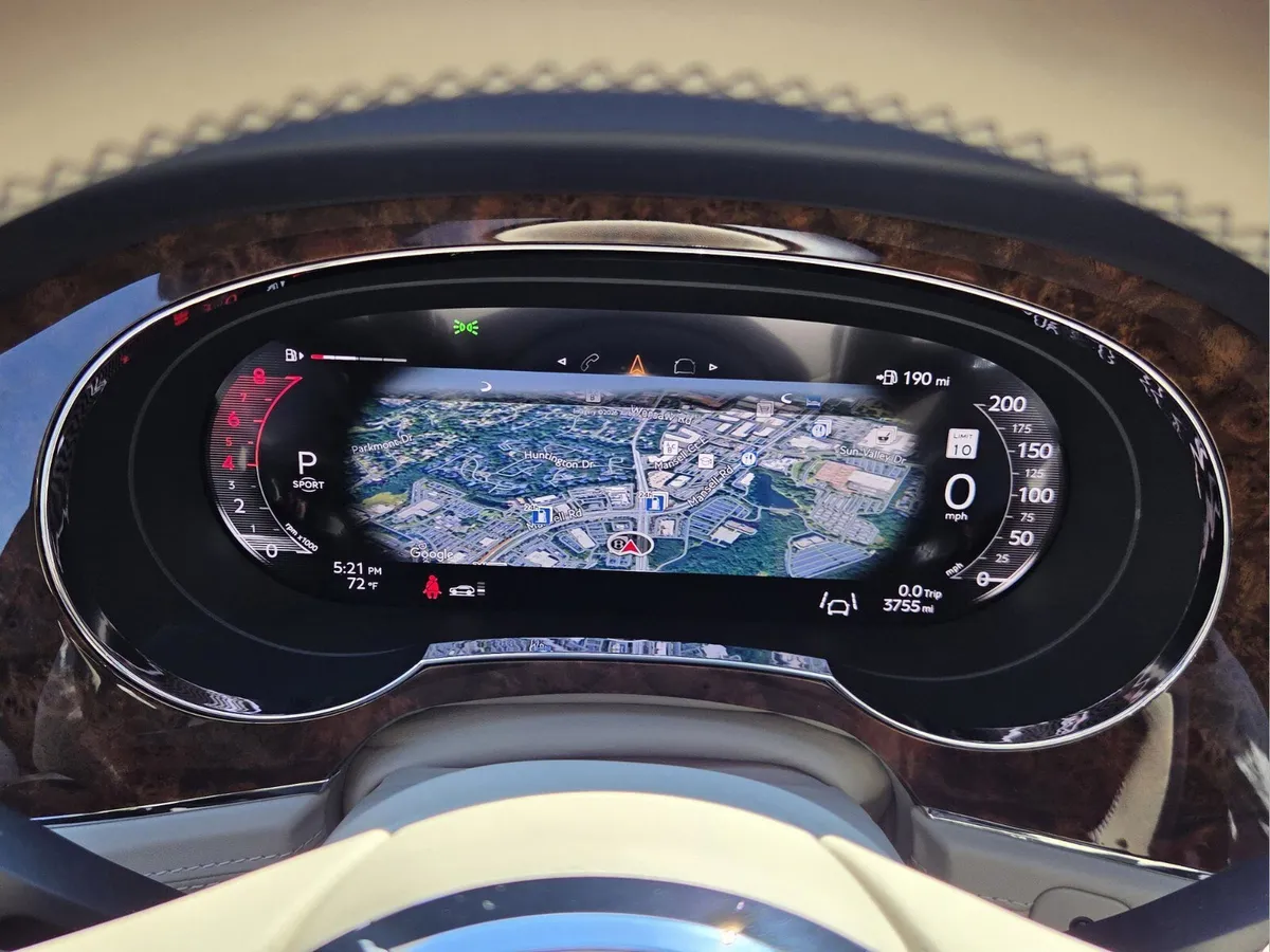 2025 Bentley Bentayga V8 thumbnail 47