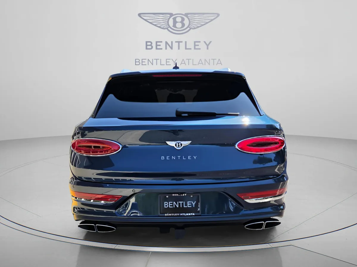 2025 Bentley Bentayga V8 thumbnail 9