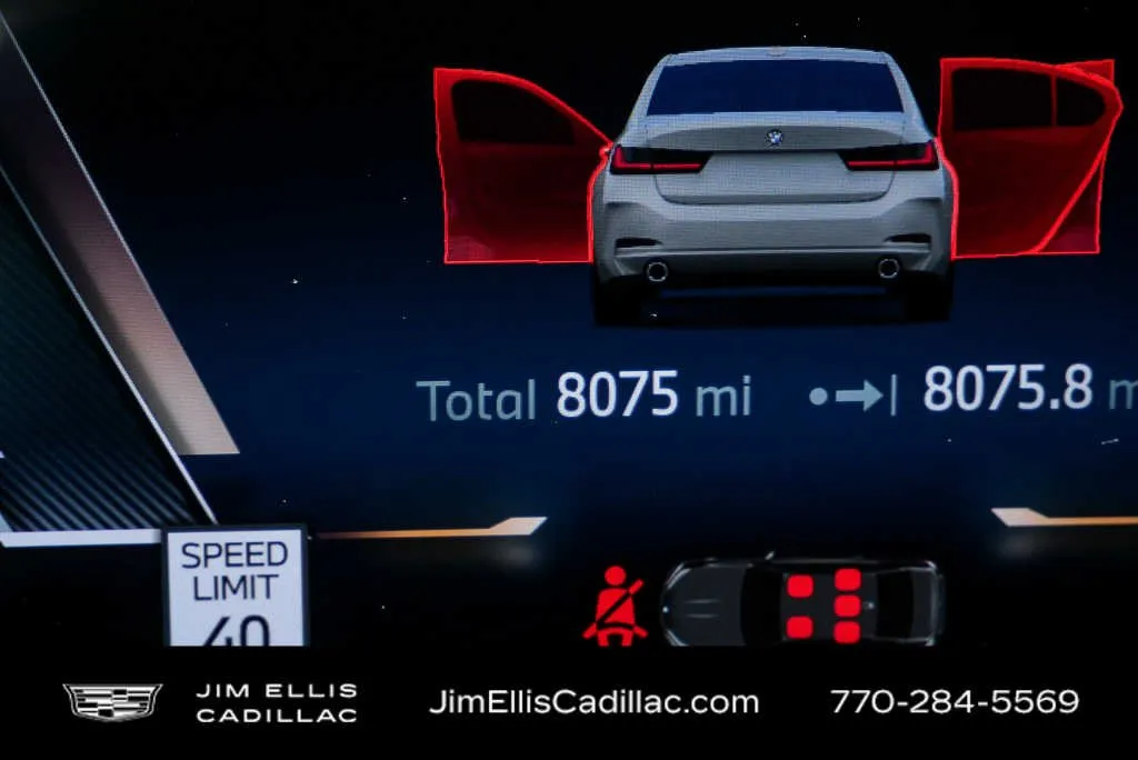 2025 BMW 3 Series 330i xDrive thumbnail 11