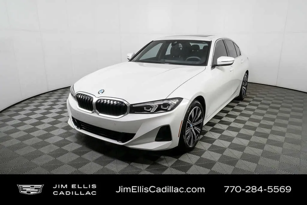 2025 BMW 3 Series 330i xDrive thumbnail 26