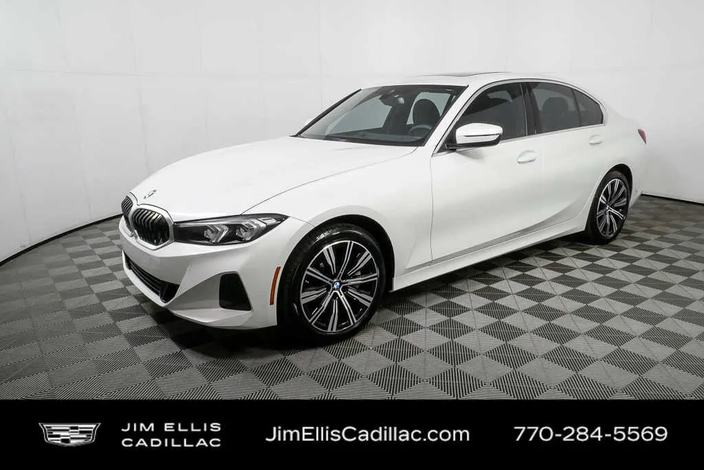 2025 BMW 3 Series 330i xDrive thumbnail 27