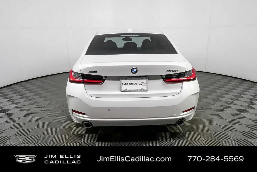 2025 BMW 3 Series 330i xDrive thumbnail 29