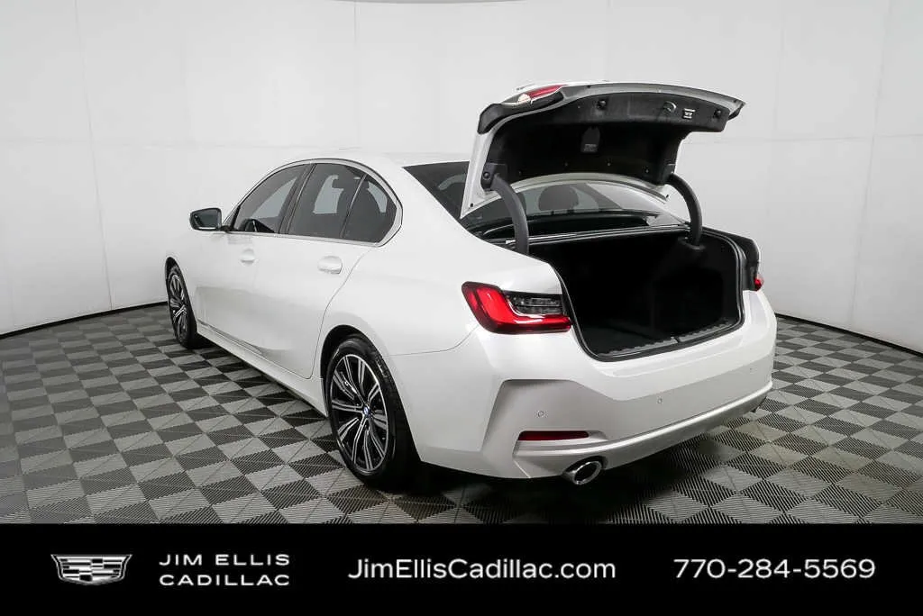 2025 BMW 3 Series 330i xDrive thumbnail 32