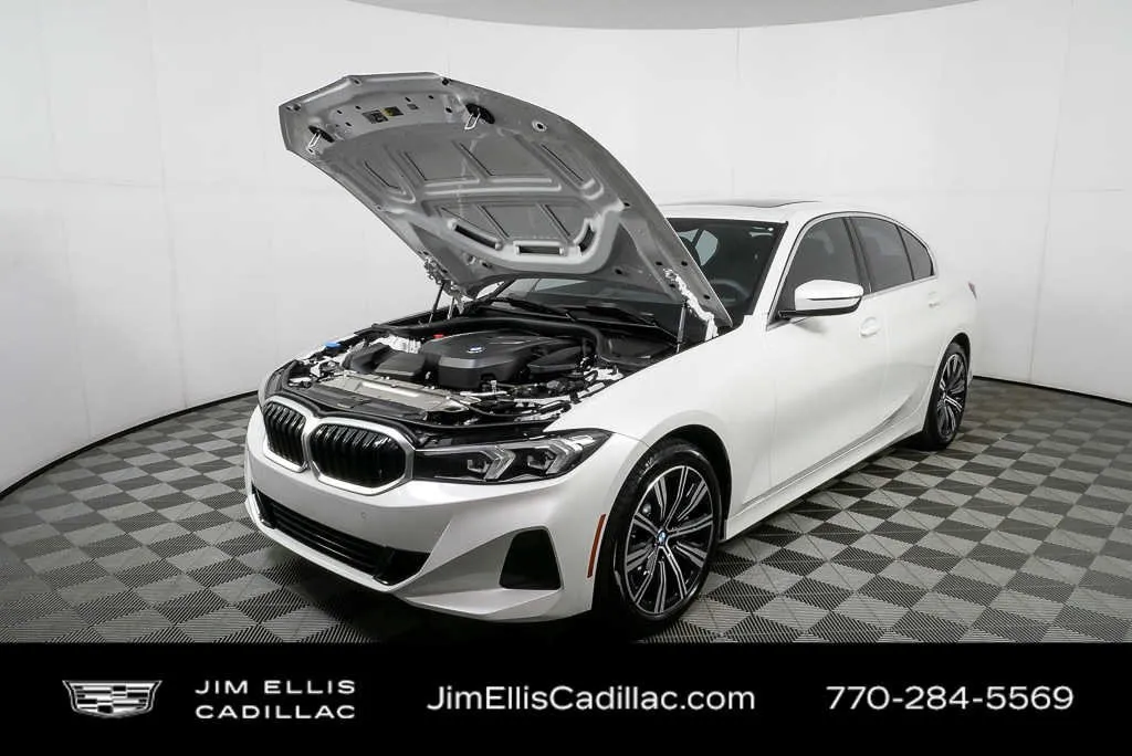 2025 BMW 3 Series 330i xDrive thumbnail 33