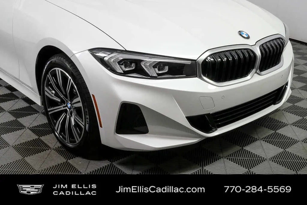 2025 BMW 3 Series 330i xDrive thumbnail 37