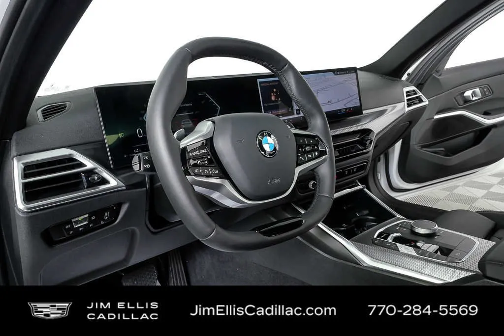 2025 BMW 3 Series 330i xDrive thumbnail 4