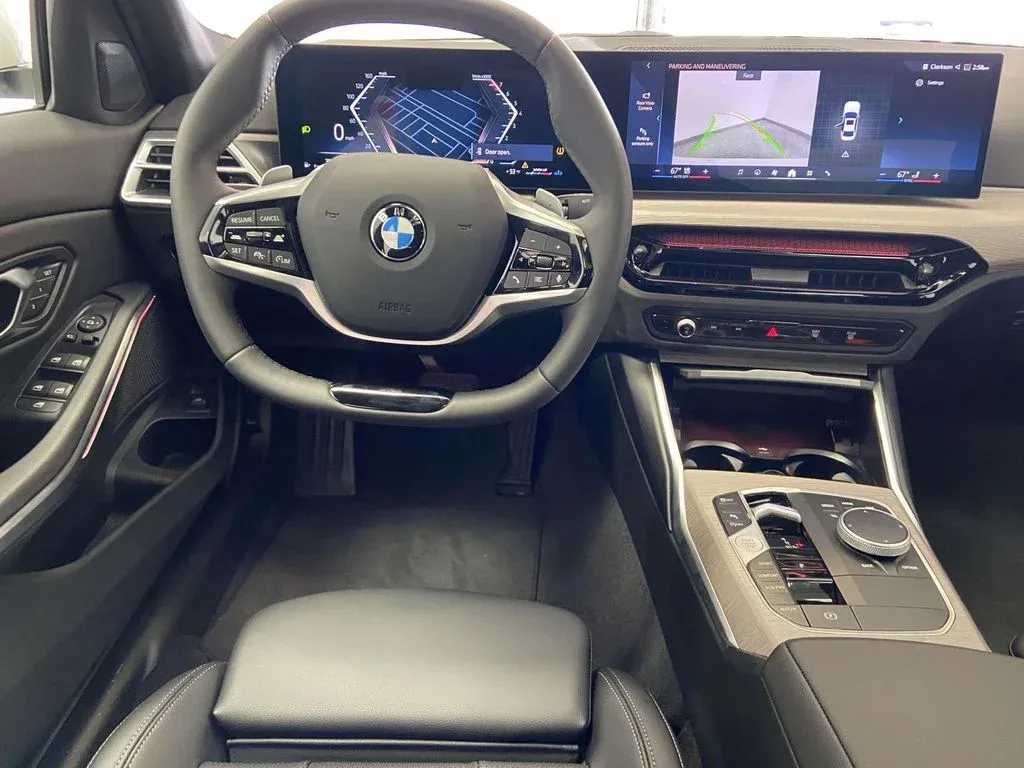 2025 BMW 3 Series 330i xDrive thumbnail 10