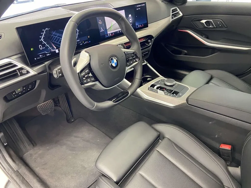 2025 BMW 3 Series 330i xDrive thumbnail 19