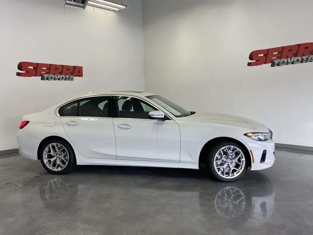 2025 BMW 3 Series 330i xDrive thumbnail 2