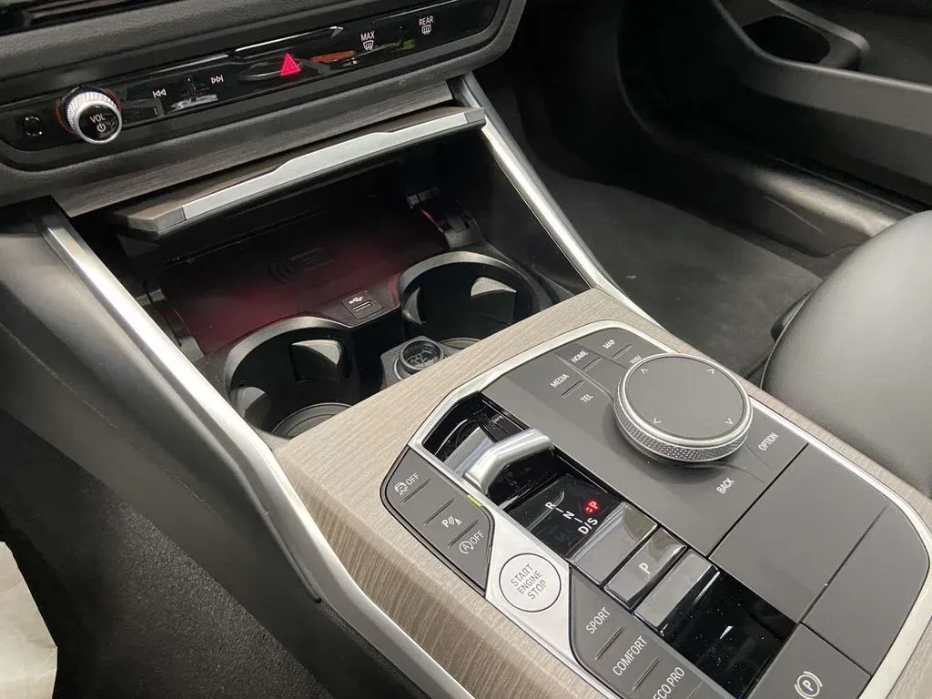 2025 BMW 3 Series 330i xDrive thumbnail 25