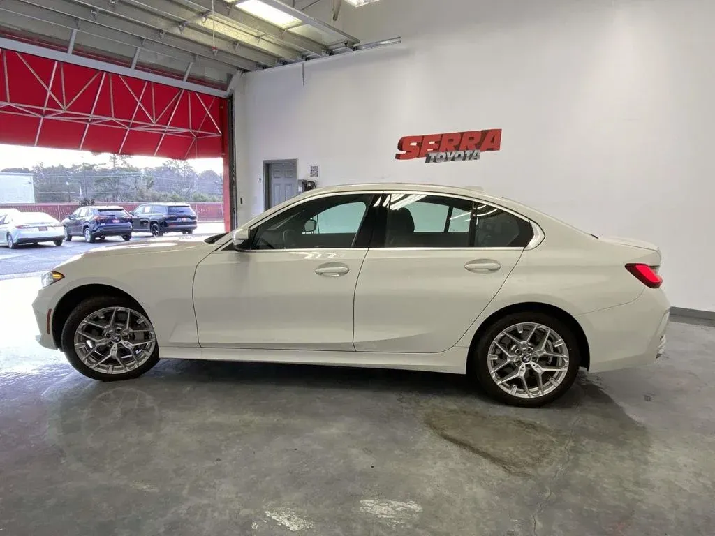 2025 BMW 3 Series 330i xDrive thumbnail 5