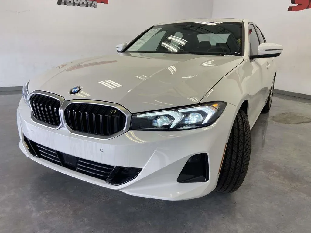 2025 BMW 3 Series 330i xDrive thumbnail 6