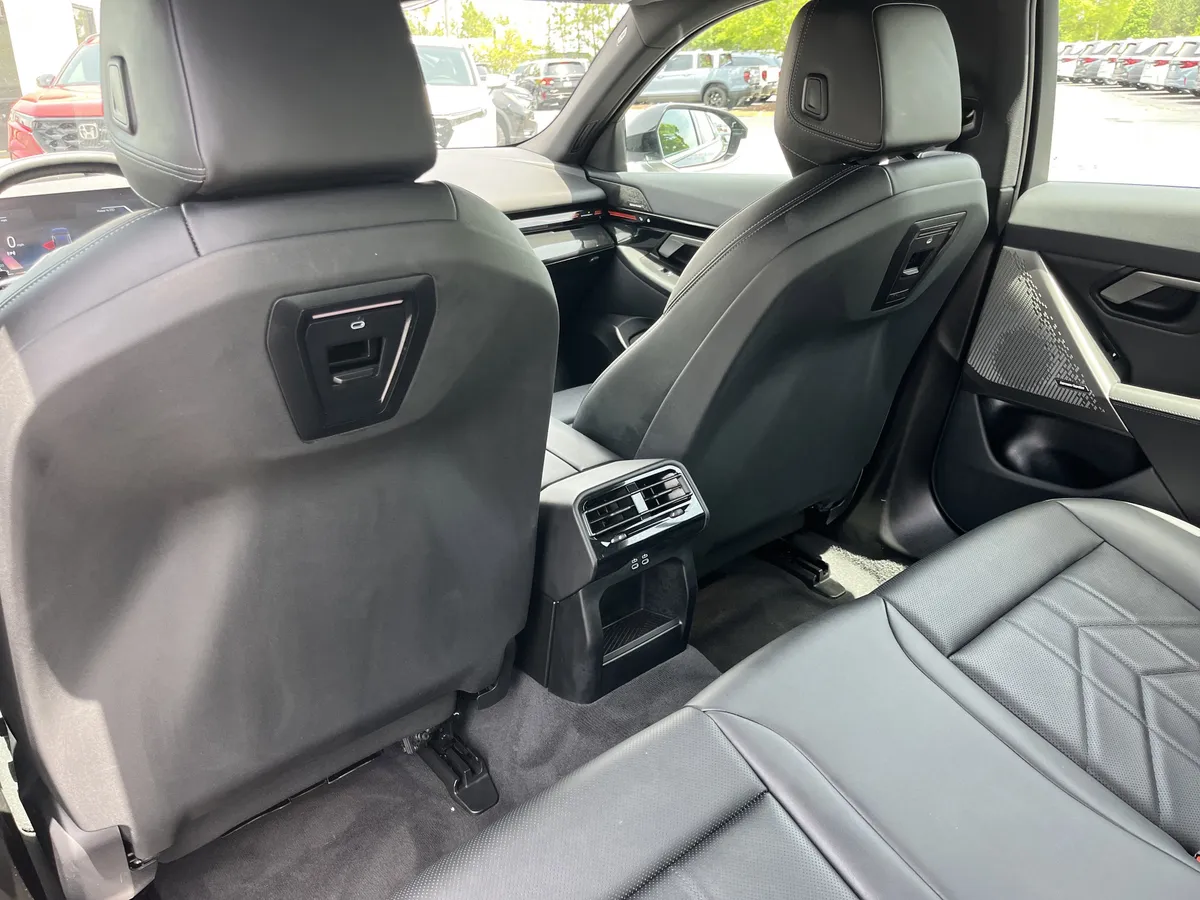 2025 BMW 5 Series 530i thumbnail 18