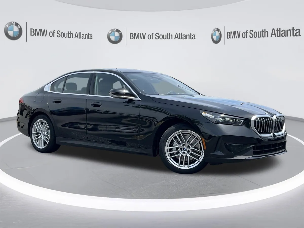 2025 BMW 5 Series 530i thumbnail 2