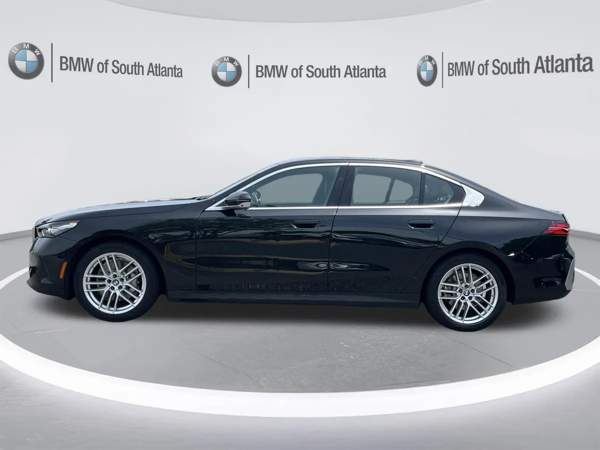 2025 BMW 5 Series 530i thumbnail 21