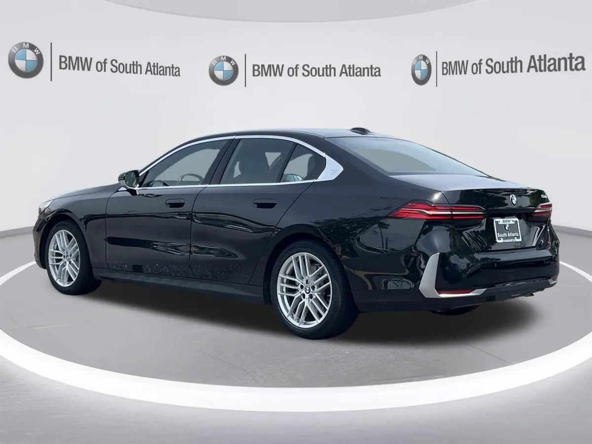 2025 BMW 5 Series 530i thumbnail 22
