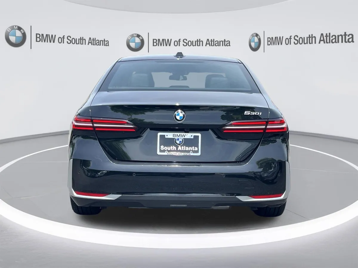 2025 BMW 5 Series 530i thumbnail 23